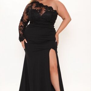 Elegant Black Lace Maxi Dress w/High Split